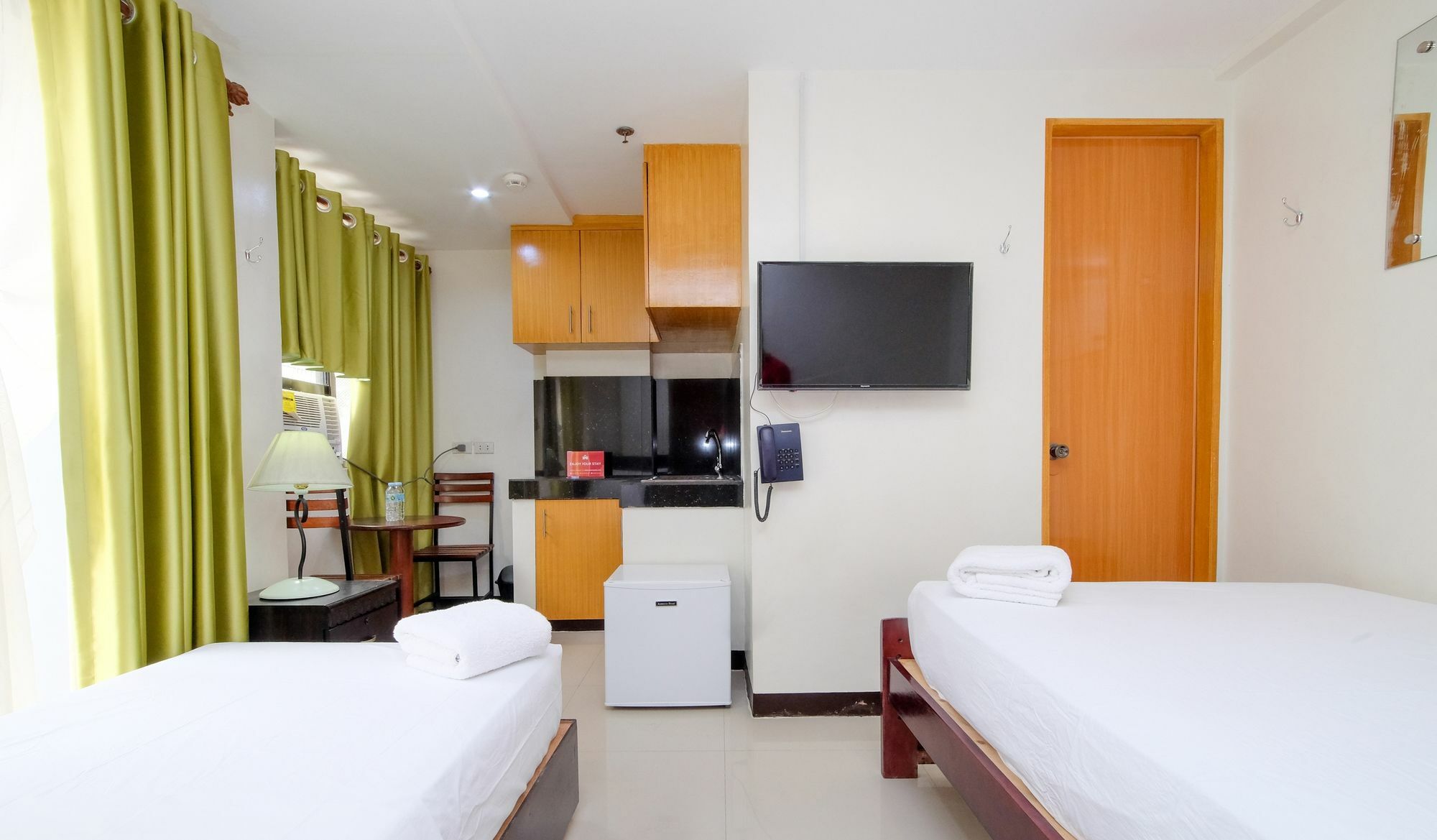 Zen Rooms Time Travellers Makati Makati City Dış mekan fotoğraf