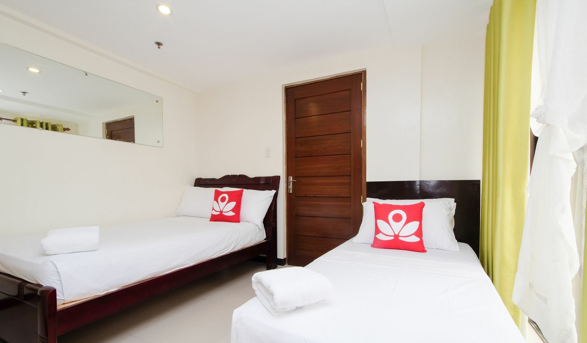Zen Rooms Time Travellers Makati Makati City Dış mekan fotoğraf