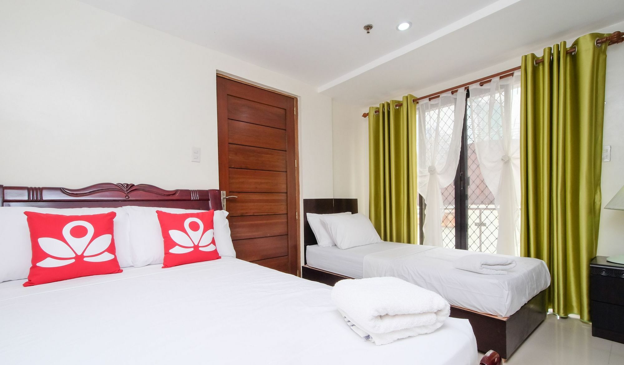Zen Rooms Time Travellers Makati Makati City Dış mekan fotoğraf