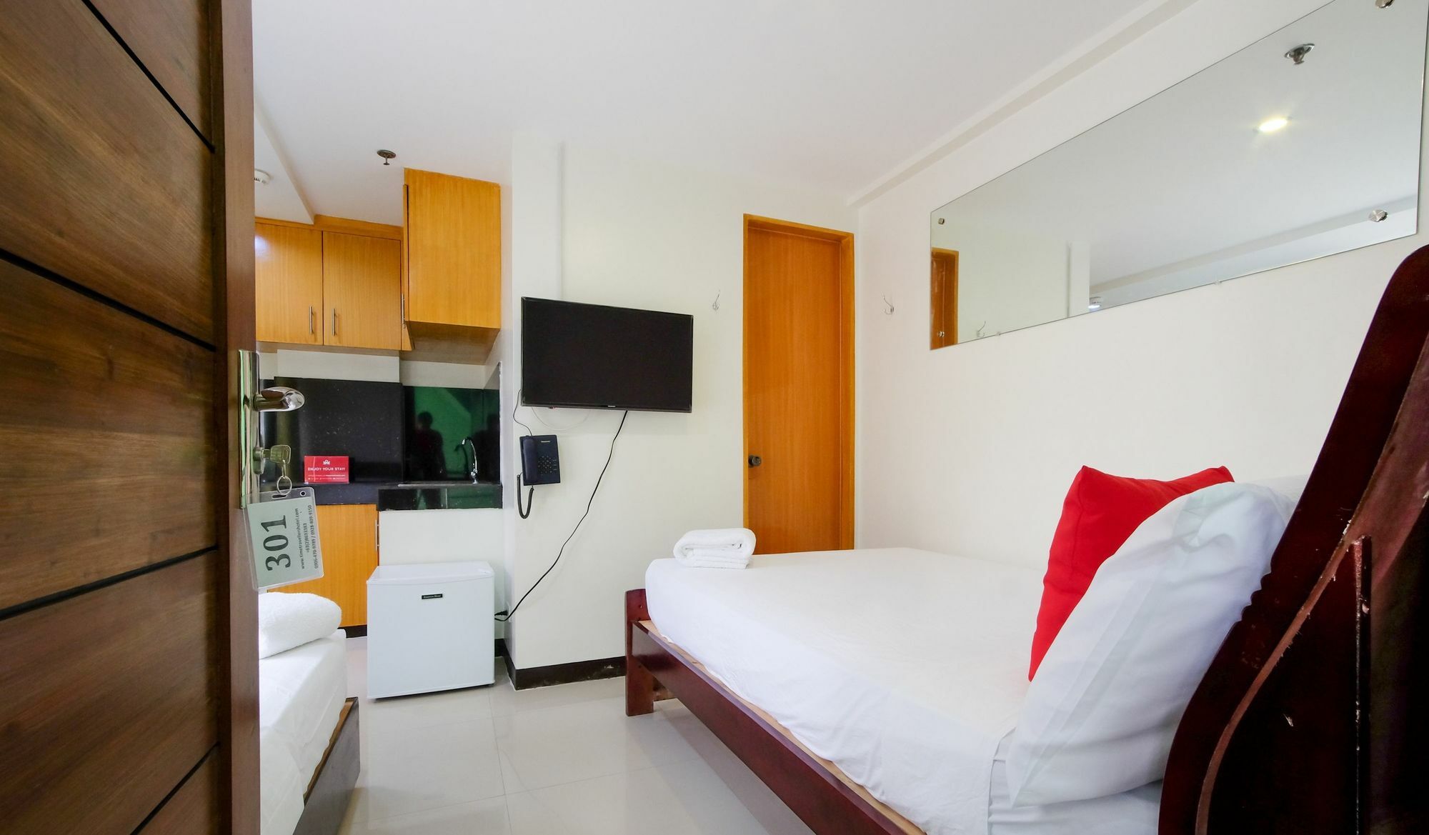 Zen Rooms Time Travellers Makati Makati City Dış mekan fotoğraf
