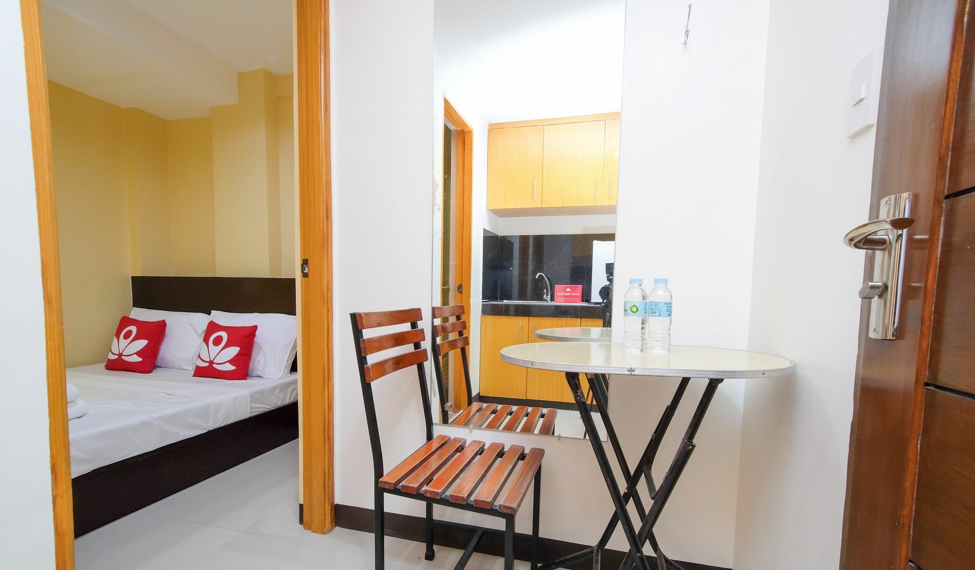 Zen Rooms Time Travellers Makati Makati City Dış mekan fotoğraf