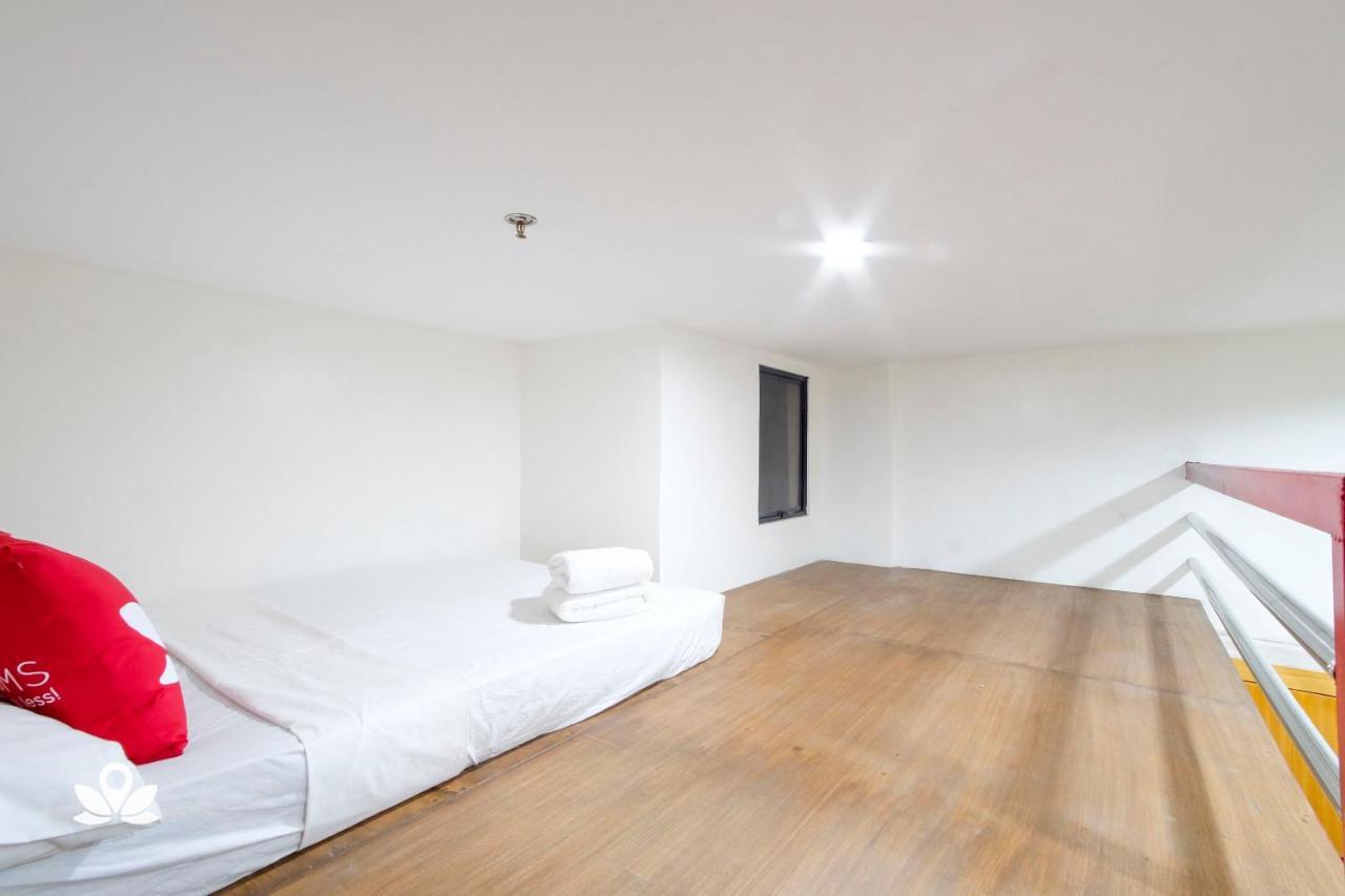 Zen Rooms Time Travellers Makati Makati City Dış mekan fotoğraf